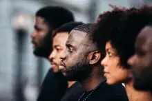 Construido sobre nuestras espaldas: el trabajo de las personas de raza negra y la lucha por la justicia