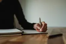 Cómo los comentarios del público moldean las políticas que determinan nuestra salu